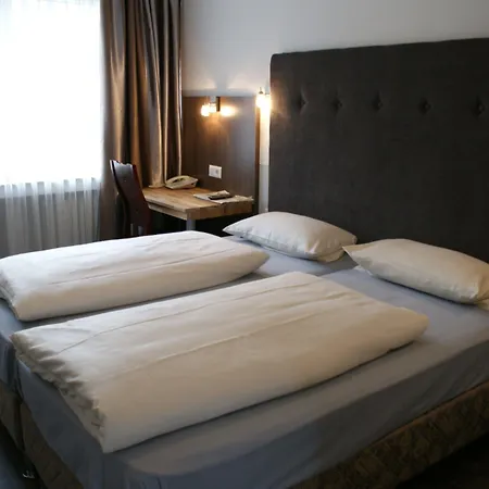 Bahn-Hotel-2